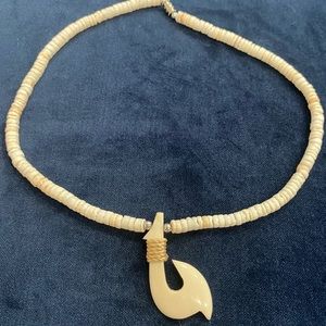 New off white shell necklace with hanging anchor charm